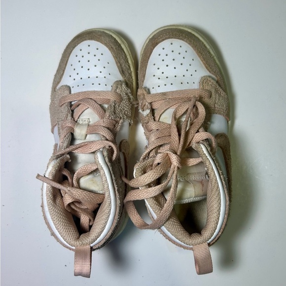 Kid's Air Jordan Jordan 1 Mid SE
Girls size 9c - Picture 4 of 7